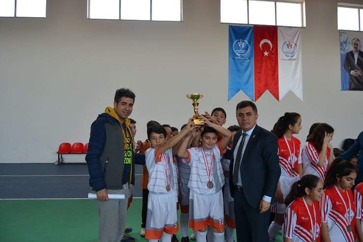 Hentbol’da Yenişehir Ortaokulu Birinci Oldu