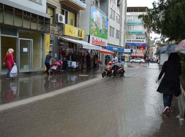 Kırıkkale’de Şiddetli Yağış Zor Anlar Yaşattı