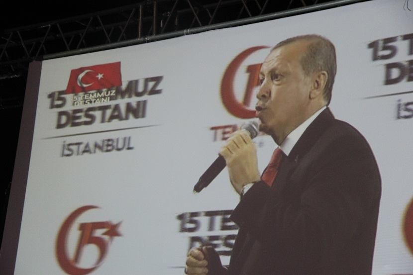 Yağmur Altında Cumhurbaşkanı Erdoğan’ı Dinlediler