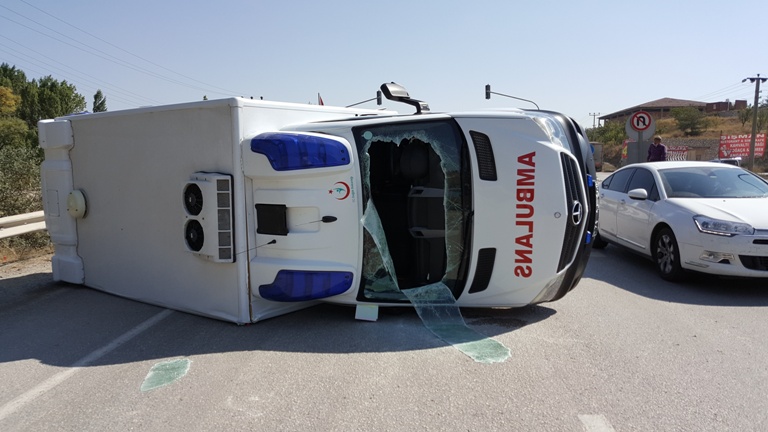 Kırıkkale’de Ambulans Devrildi: 5 Yaralı