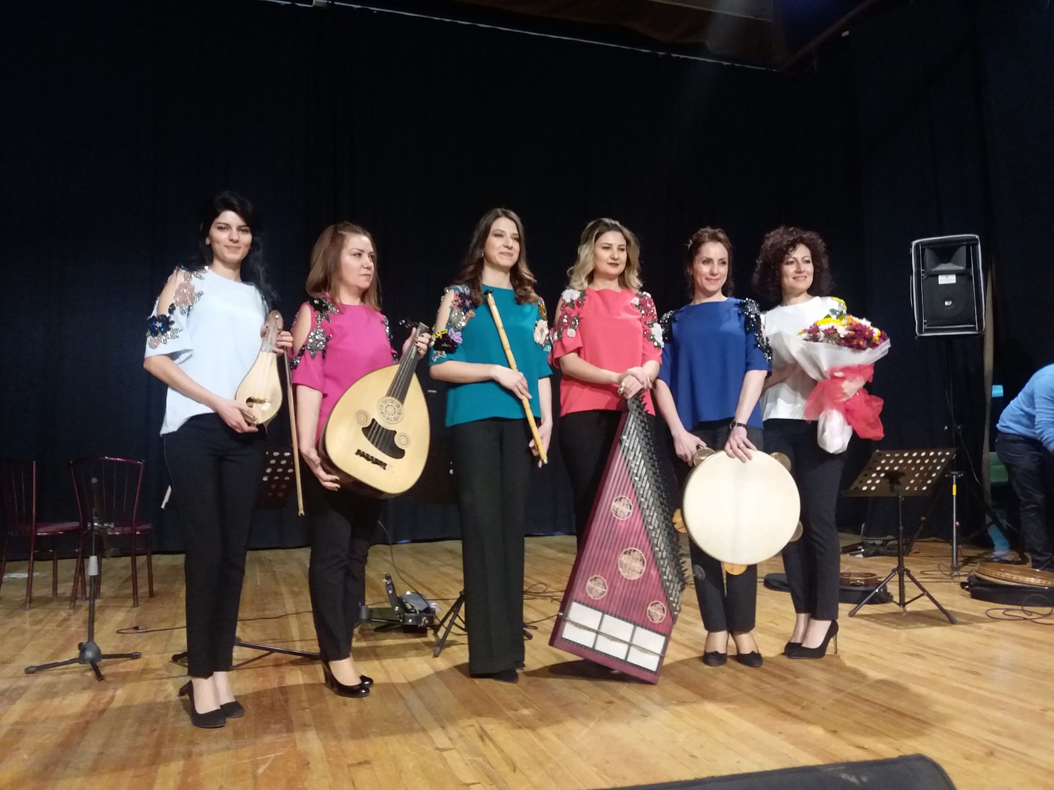 Rengâhenk Türk Müziği Kadın Topluluğu Müzik Severlerle Buluştu