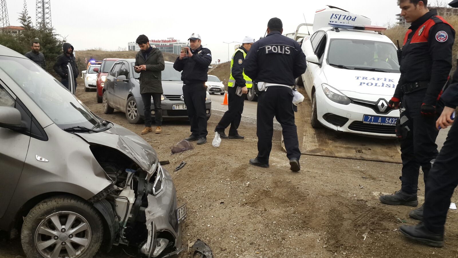 Kırıkkale-Ankara Karayolunda Zincirleme Trafik Kazası