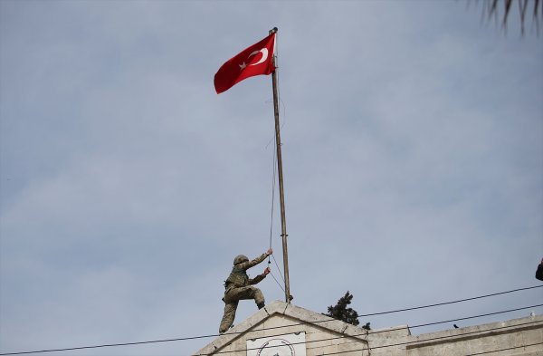 Şanlı Bayrağımız Afrin’e Dikildi ‘VİDEO’