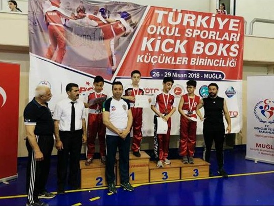 Mehmet Akif Kick Boks’ta Şampiyon Oldu