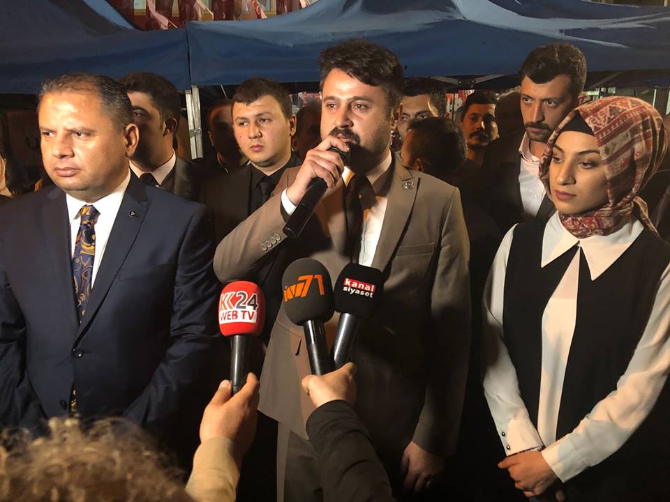 Ülkü Ocaklarından MHP Seçim Bürosuna Çıkarma