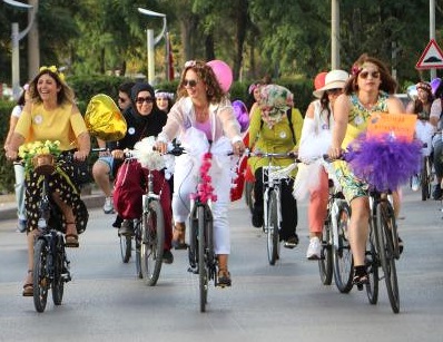 Kırıkkale’de Süslü Kadınlar Bisiklet Turuna Çıktı