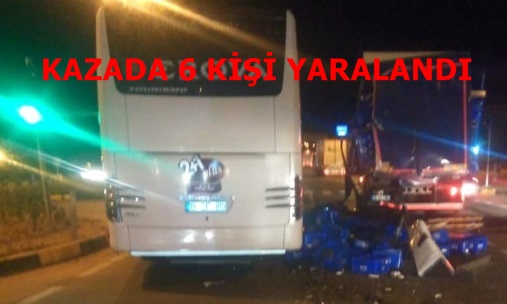 Otobüs Kamyona Çarptı 6 Kişi Yaralandı
