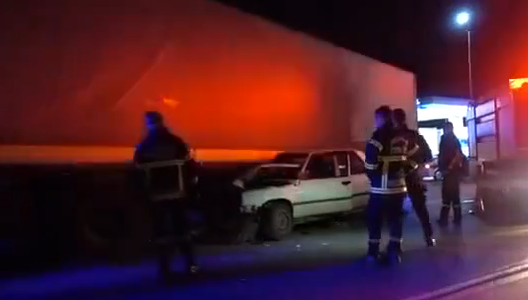 Kırıkkale’de Otomobil Tır’ın Altına Girdi 4 Yaralı