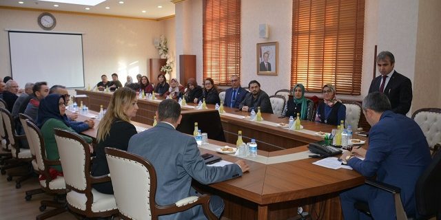 Kırıkkale Valisi Yunus Sezer, okul aile birliği başkanlarıyla bir araya geldi