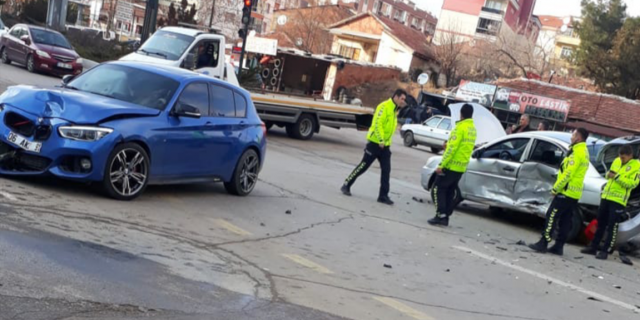 Kırıkkale’de Trafik Kazasında 3 Kişi Yaralandı
