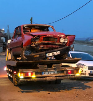 Kırıkkale’de Yola Açılan Çukura Düşen Araç Hurdaya Döndü
