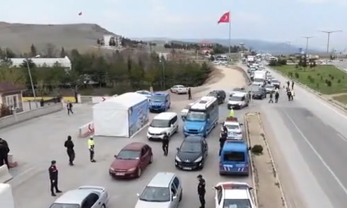Kırıkkale’de Sürücülerin Ateşi Ölçüldü Maske Dağıtıldı