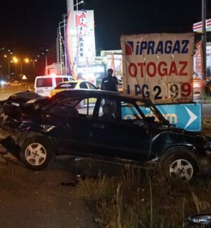 Kırıkkale’de Refüje Düşen Otomobilde 2 Kişi Yaralandı