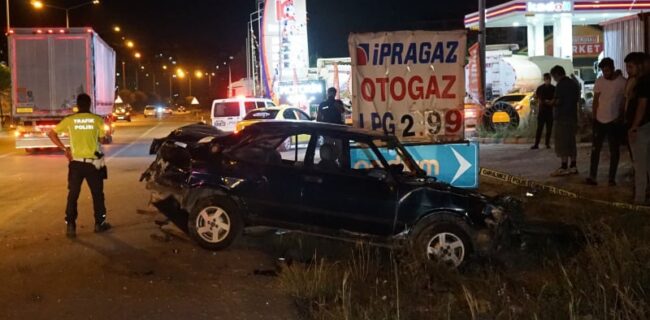 Kırıkkale’de Refüje Düşen Otomobilde 2 Kişi Yaralandı
