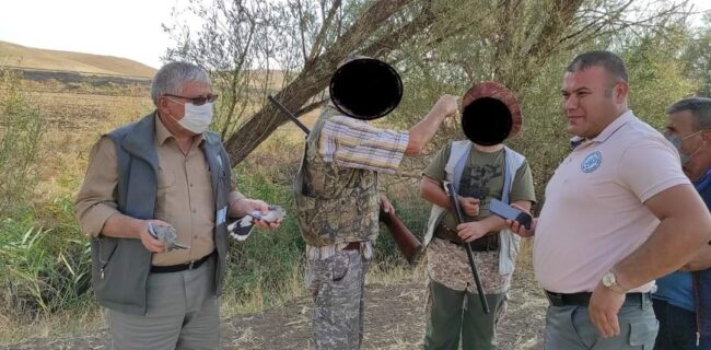 Arazide ses cihazı ile kaçak avlanan 4 avcı suçüstü yakalandı