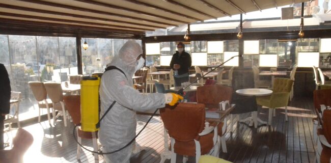 Kırıkkale Belediyesi, iş yerlerini dezenfekte etti