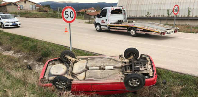 Kırıkkale’de devrilen otomobilin sürücüsü yaralandı