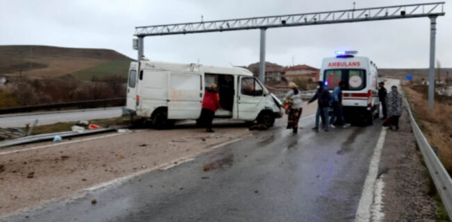 Kırıkkale’de Minibüs Devrildi 1 Ölü 7 Yaralı