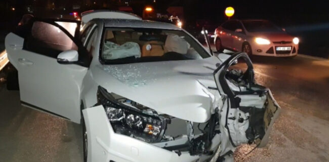 Kırıkkale’de iki otomobil çarpıştı 8 yaralı