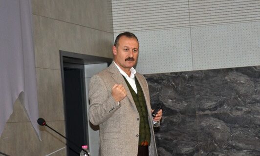 Rektör Prof. Dr. Ersan Aslan, öğrencilerle bir araya geldi