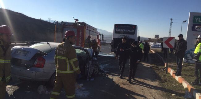 Kırıkkale’de trafik kazası 1 kişi öldü 2 kişi yaralandı