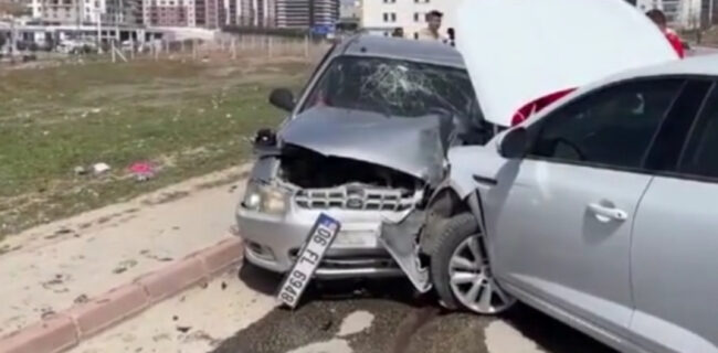Kırıkkale’de otomobiller çarpıştı 3 yaralı
