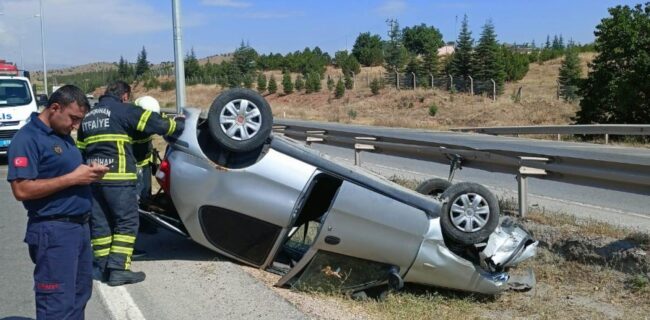 Kırıkkale’de Devrilen Otomobildeki 3 Kişi Yaralandı