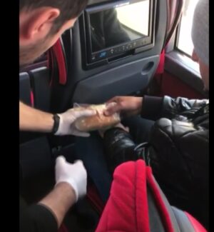 Kırıkkale’de jandarmanın narkotik köpeği Tepe, yolcunun sandviçinde uyuşturucu madde buldu