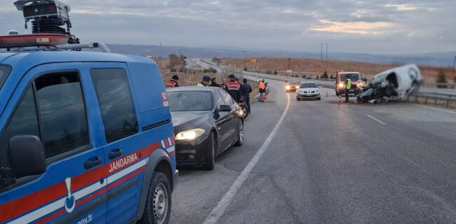 Kırıkkale’de trafik kazası 1 ölü 2 yaralı