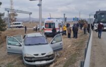 Kırıkkale’de Yolcu Otobüsü İle Otomobil Çarpıştı