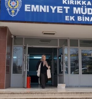 Kırıkkale’de Telefon Dolandırıcısının Tuzağına Düşen Emekli Kadın Öğretmenin Parası Polis Tarafından Kurtarıldı