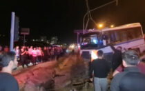 Kırıkkale’de minibüs ile otomobilin çarpışması sonucu 22 kişi yaralandı